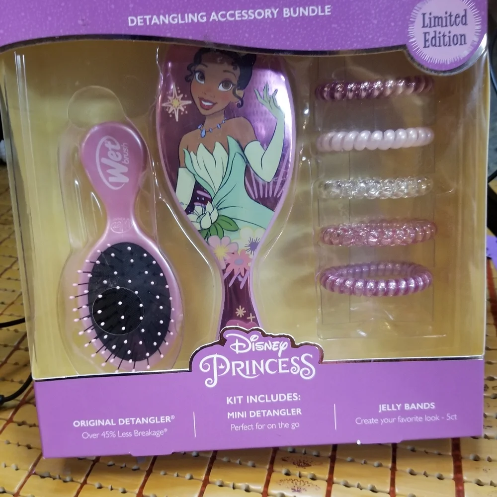 Disney princess detangling accessory bundle brush